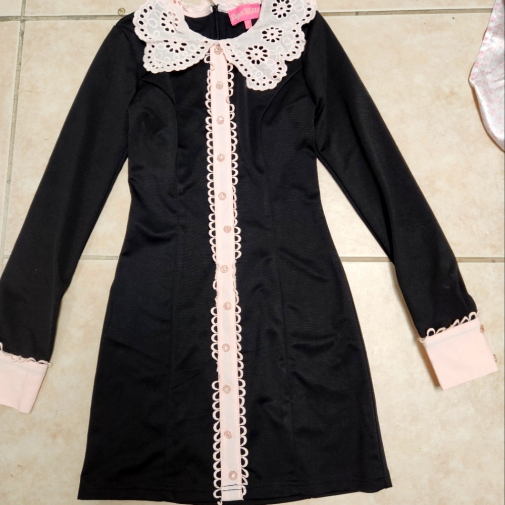 Super sweet and nicely detailed dress never worn sugar thrills dolls kill .